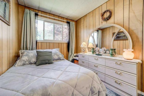 20541 25Th Avenue, Bellevue, AB - Indoor Photo Showing Bedroom