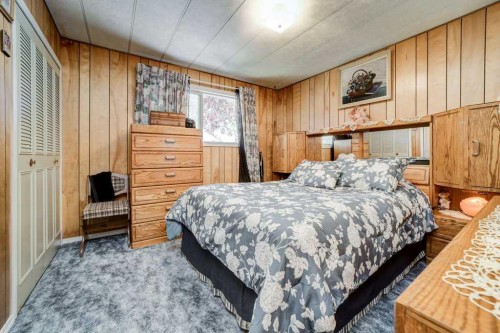 20541 25Th Avenue, Bellevue, AB - Indoor Photo Showing Bedroom