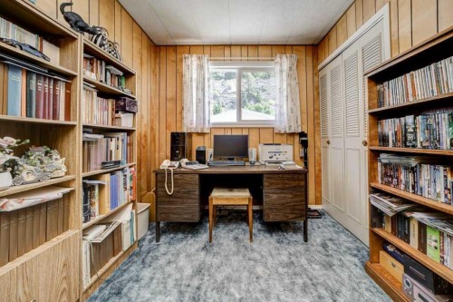 20541 25Th Avenue, Bellevue, AB - Indoor Photo Showing Office
