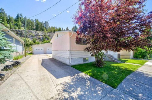20541 25Th Avenue, Bellevue, AB - Outdoor