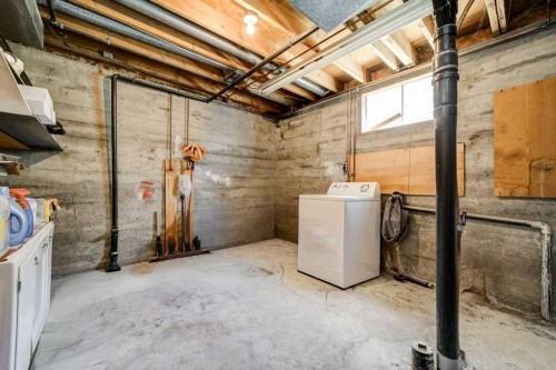 20541 25Th Avenue, Bellevue, AB - Indoor Photo Showing Laundry Room