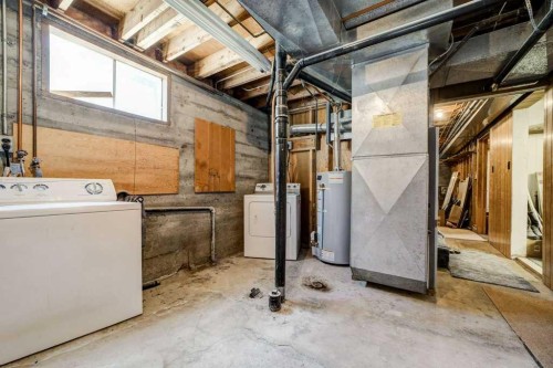 20541 25Th Avenue, Bellevue, AB - Indoor Photo Showing Laundry Room