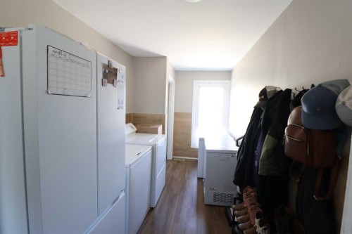 5319 45 Ave, Taber, AB - Indoor Photo Showing Laundry Room