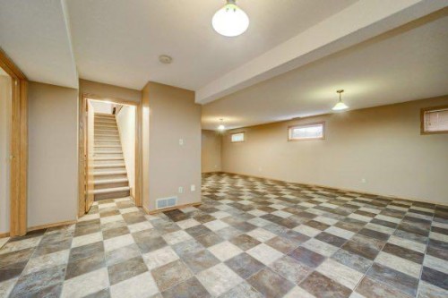 23 Niska Place West, Lethbridge, AB - Indoor