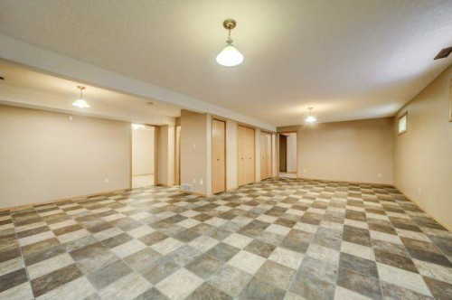 23 Niska Place West, Lethbridge, AB - Indoor