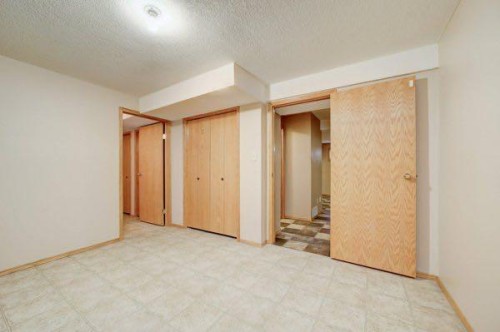 23 Niska Place West, Lethbridge, AB - Indoor Photo Showing Other Room