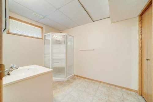 23 Niska Place West, Lethbridge, AB - Indoor