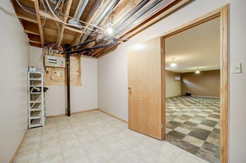 23 Niska Place West, Lethbridge, AB - Indoor Photo Showing Basement