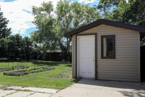 41 Rutgers Crescent West, Lethbridge, AB - Outdoor