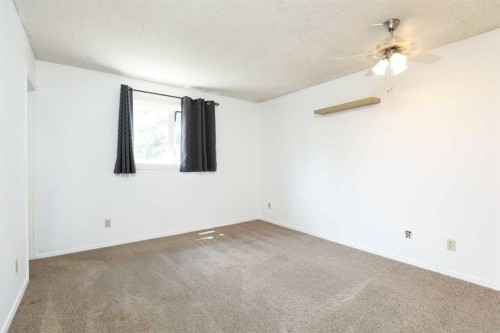 41 Rutgers Crescent West, Lethbridge, AB - Indoor Photo Showing Other Room