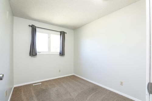 41 Rutgers Crescent West, Lethbridge, AB - Indoor Photo Showing Other Room