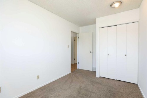 41 Rutgers Crescent West, Lethbridge, AB - Indoor Photo Showing Other Room