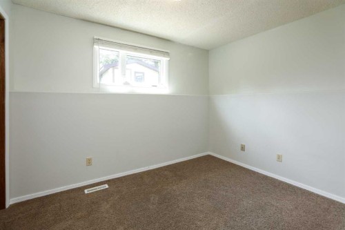41 Rutgers Crescent West, Lethbridge, AB - Indoor Photo Showing Other Room