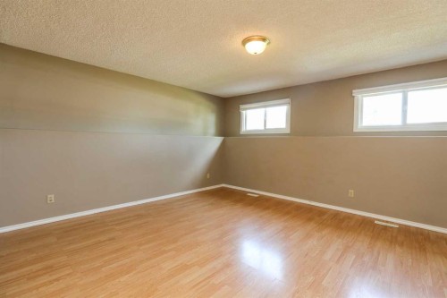 41 Rutgers Crescent West, Lethbridge, AB - Indoor Photo Showing Other Room