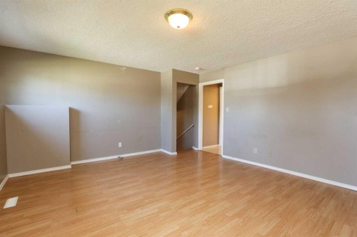 41 Rutgers Crescent West, Lethbridge, AB - Indoor Photo Showing Other Room