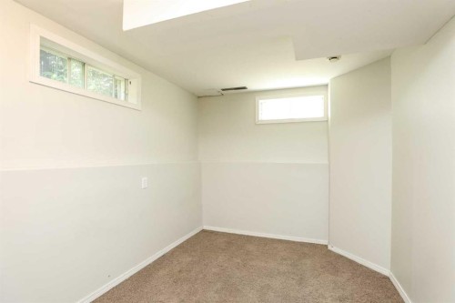 41 Rutgers Crescent West, Lethbridge, AB - Indoor Photo Showing Other Room