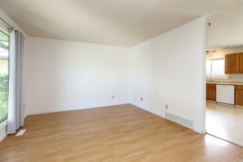 41 Rutgers Crescent West, Lethbridge, AB - Indoor