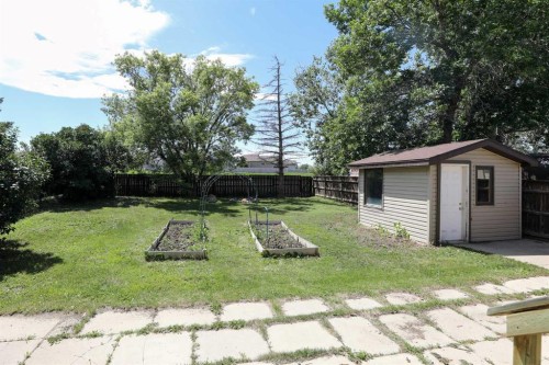 41 Rutgers Crescent West, Lethbridge, AB - Outdoor