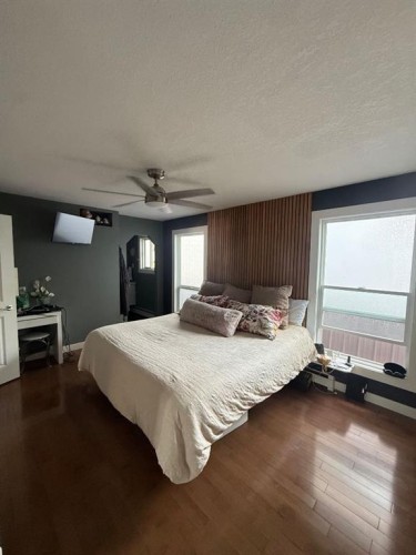 3733 21 Avenue South, Lethbridge, AB - Indoor Photo Showing Bedroom