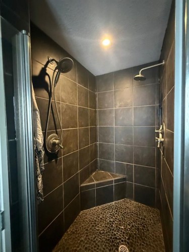 3733 21 Avenue South, Lethbridge, AB - Indoor Photo Showing Bathroom
