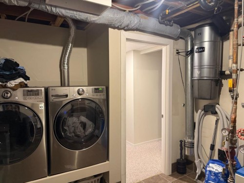 3733 21 Avenue South, Lethbridge, AB - Indoor Photo Showing Laundry Room