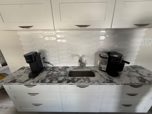 3733 21 Avenue South, Lethbridge, AB - Indoor Photo Showing Kitchen