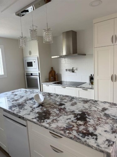 3733 21 Avenue South, Lethbridge, AB - Indoor Photo Showing Kitchen With Upgraded Kitchen