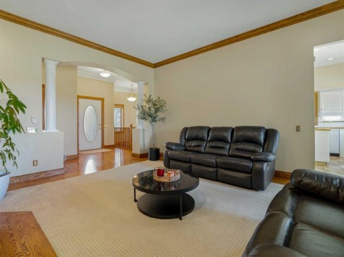 90013 212, Rural Lethbridge County, AB - Indoor Photo Showing Living Room