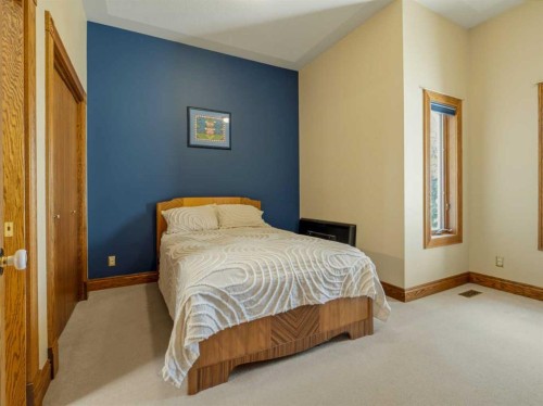 90013 212, Rural Lethbridge County, AB - Indoor Photo Showing Bedroom