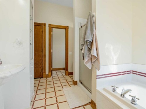 90013 212, Rural Lethbridge County, AB - Indoor Photo Showing Bathroom