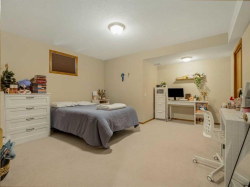 90013 212, Rural Lethbridge County, AB - Indoor Photo Showing Bedroom