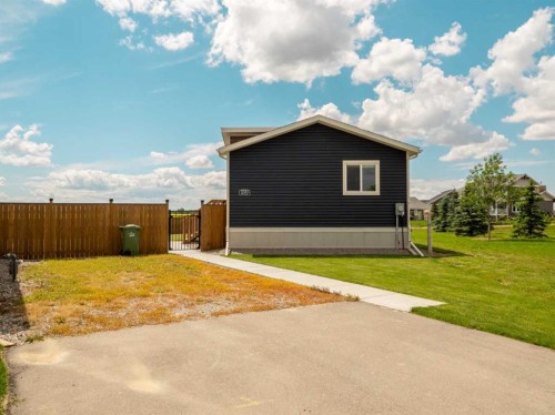 2037 Sunflower Crescent, Coaldale, AB - Outdoor