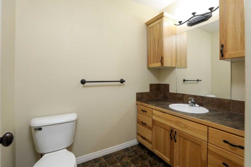 227 Rivermill Manor W, Lethbridge, AB 