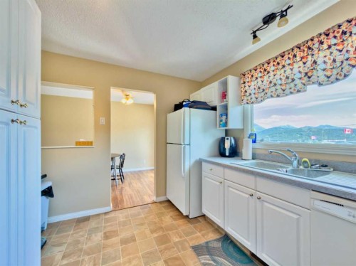 8534 21 Avenue, Coleman, AB - Indoor Photo Showing Kitchen With Double Sink