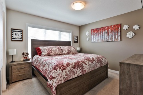 963 40 Avenue North, Lethbridge, AB - Indoor Photo Showing Bedroom