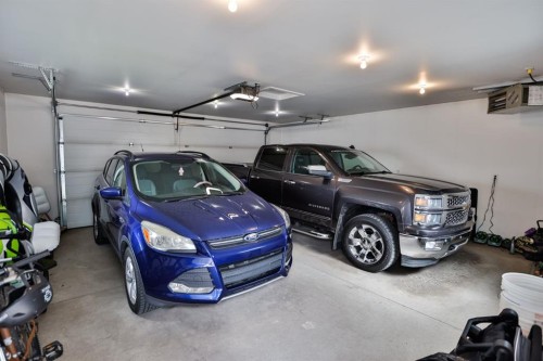 963 40 Avenue North, Lethbridge, AB - Indoor Photo Showing Garage