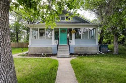 8 N 2 Street WESTMagrath, AB T0K 1J0
