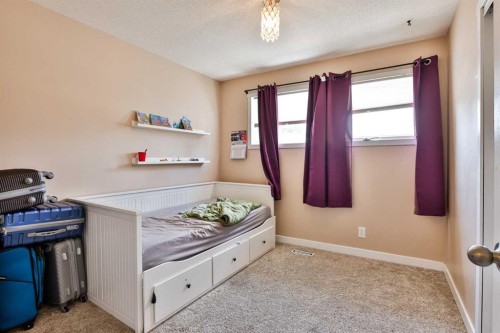 1019 Glacier Drive South, Lethbridge, AB - Indoor