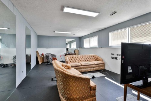1019 Glacier Drive South, Lethbridge, AB - Indoor
