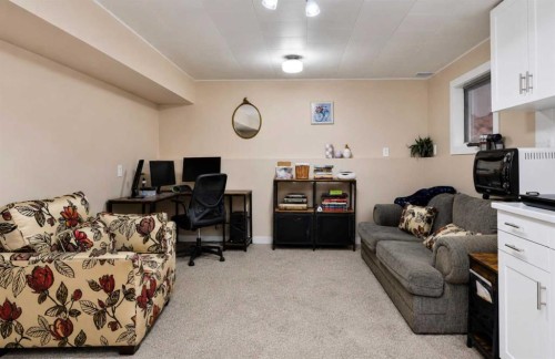1019 Glacier Drive South, Lethbridge, AB - Indoor