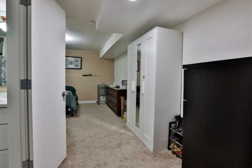 1019 Glacier Drive South, Lethbridge, AB - Indoor
