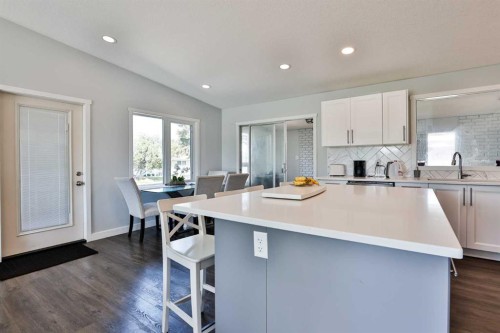 1019 Glacier Drive South, Lethbridge, AB - Indoor Photo Showing Kitchen