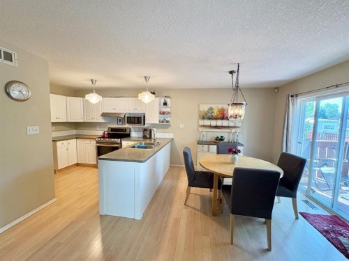 222 Heritage Circle West, Lethbridge, AB - Indoor
