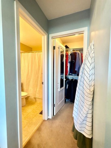 222 Heritage Circle West, Lethbridge, AB - Indoor