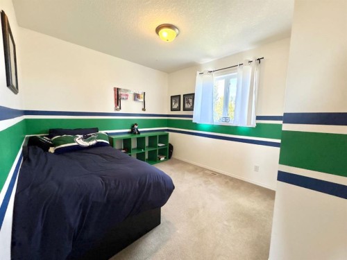 222 Heritage Circle West, Lethbridge, AB - Indoor Photo Showing Bedroom