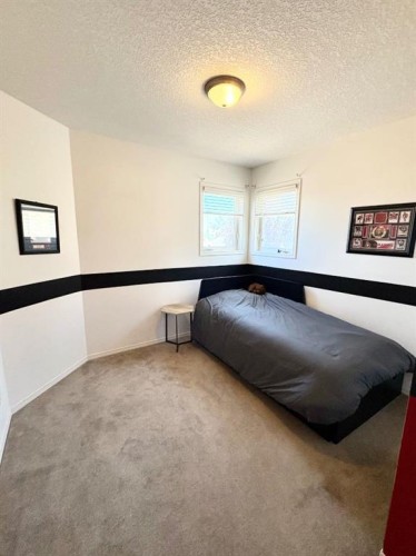 222 Heritage Circle West, Lethbridge, AB - Indoor Photo Showing Bedroom