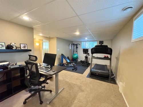222 Heritage Circle West, Lethbridge, AB - Indoor