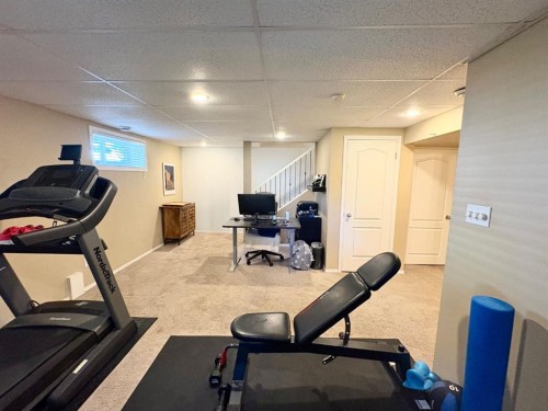 222 Heritage Circle West, Lethbridge, AB - Indoor Photo Showing Gym Room