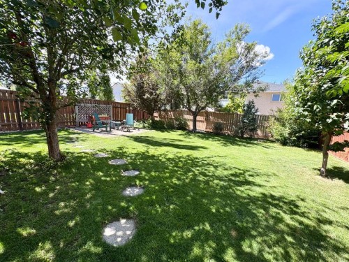 222 Heritage Circle West, Lethbridge, AB - Outdoor