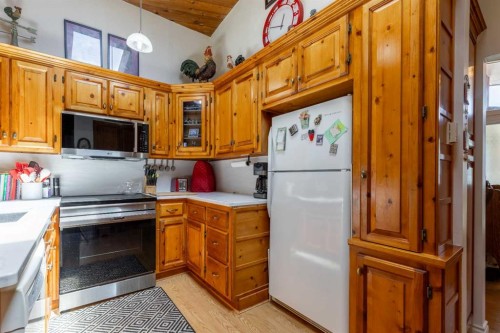 152S 100E, Raymond, AB 